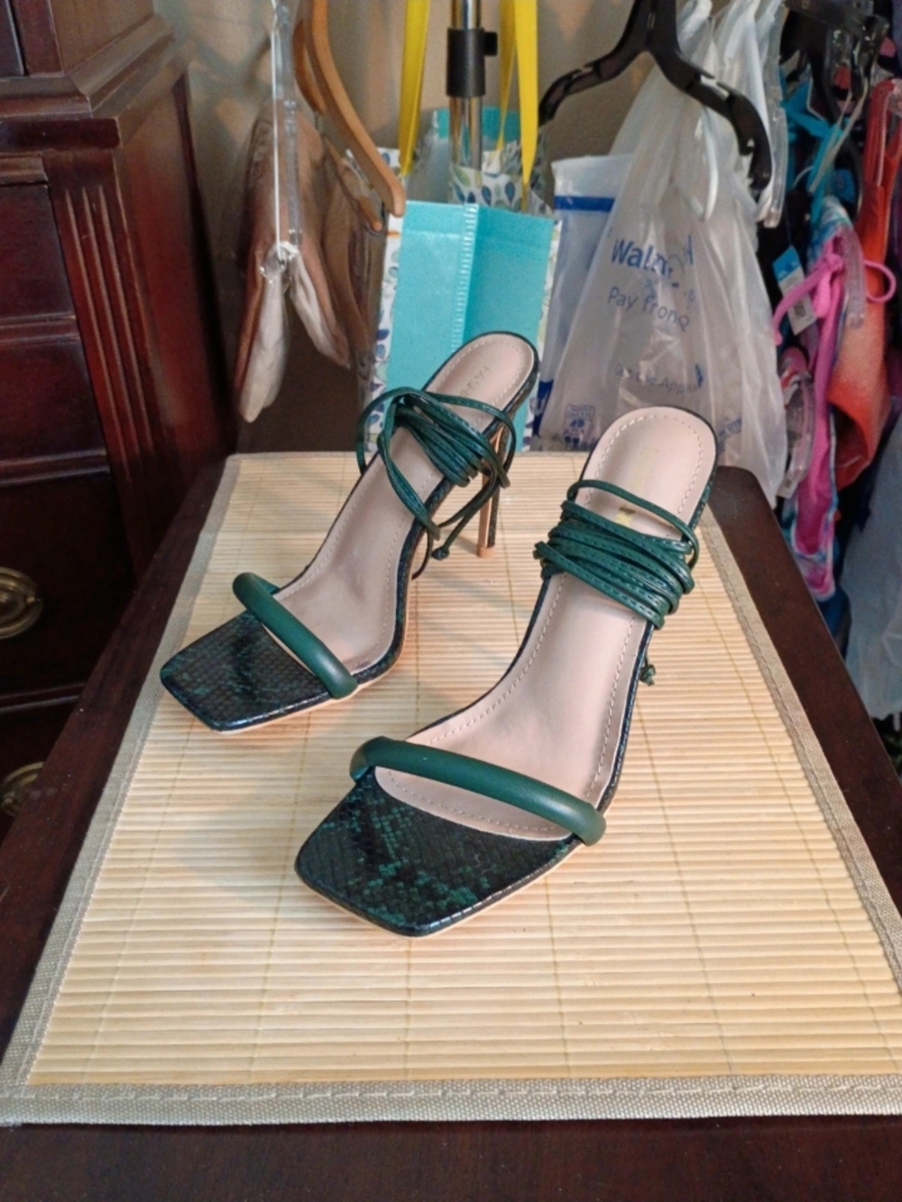 Fashion Nova Green & Black Reptile Print Embossed Strappy High Heel Sandals Sz 9